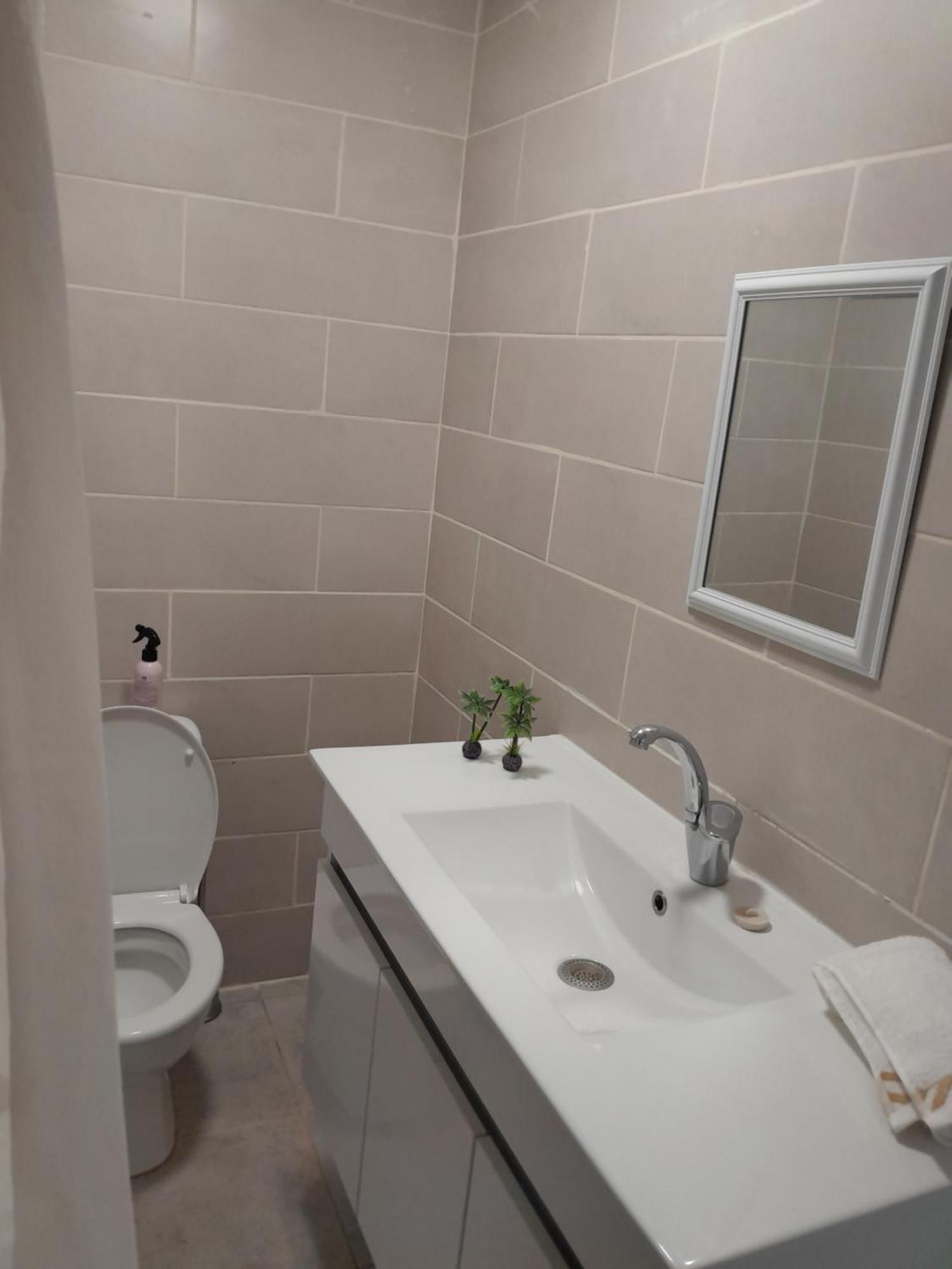 דירת אירוח בקצרין Apartman Qaşrīn Szoba fotó